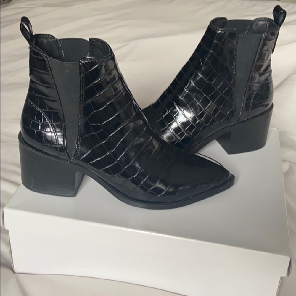 NIB Steve Madden Crocodile Booties